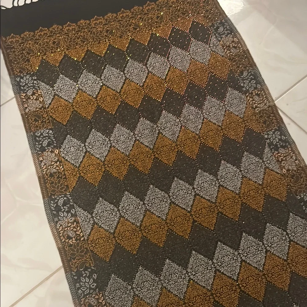 Elegant Geometric Patterned shawl or runner - Picture 1 of 10